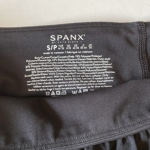 Spanx Get Moving Shorts - Picture 6 of 8